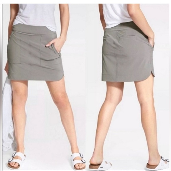 Athleta Chelsea Cargo Skort Mesh Inner Shorts
Skirt black Womens Size 2 preloved - Picture 2 of 8